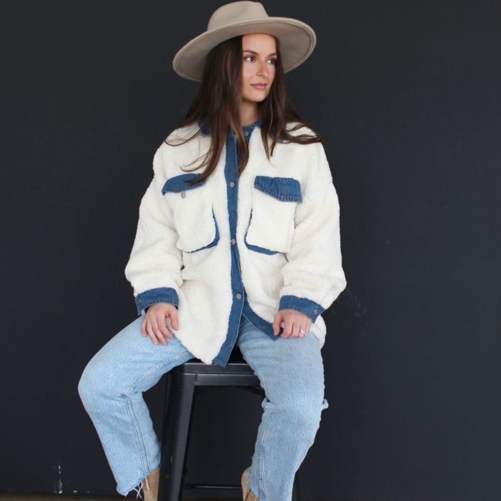 Doe & Rae Women's White and Denim Sherpa Jacket